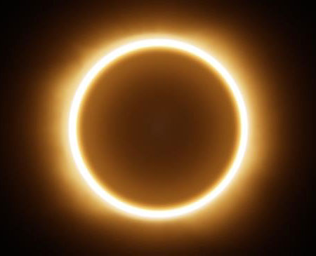 Vue d'artiste d'une éclipse solaire annulaire