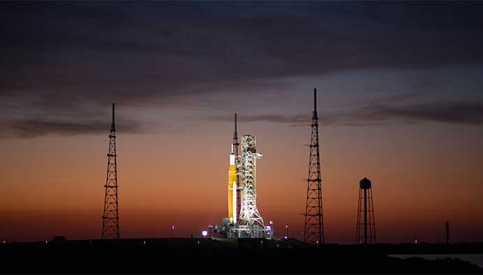Le lanceur SLS, dans lequel se trouve le vaisseau spatial Orion avant le lancement