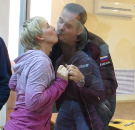 One last kiss - Chris and his wife Helene Hadfield