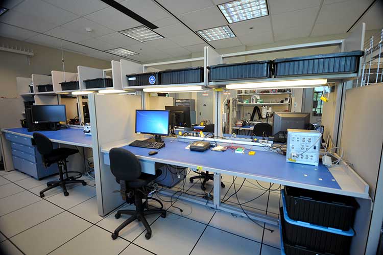 Laboratoire de Tests électroniques et intégration (salle propre) - photo 2