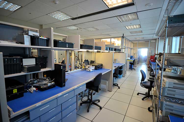 Laboratoire de Tests électroniques et intégration (salle propre) - photo 3