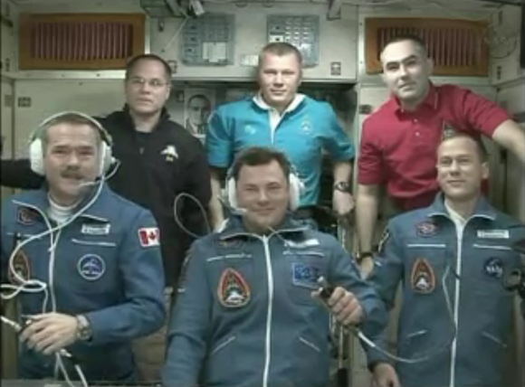 Chris Hadfield et ses coéquipiers à la Station spatiale internationale