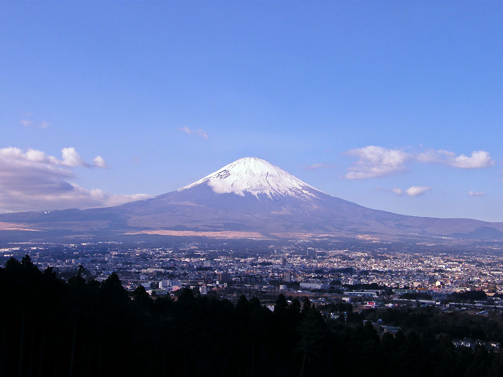 Mount Fujisan and the town of Gotemba. (Credit: Emran Kassim)