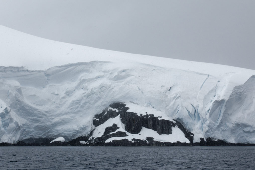 Snowpack in Antarctica. (Credit: Ronald Woan)