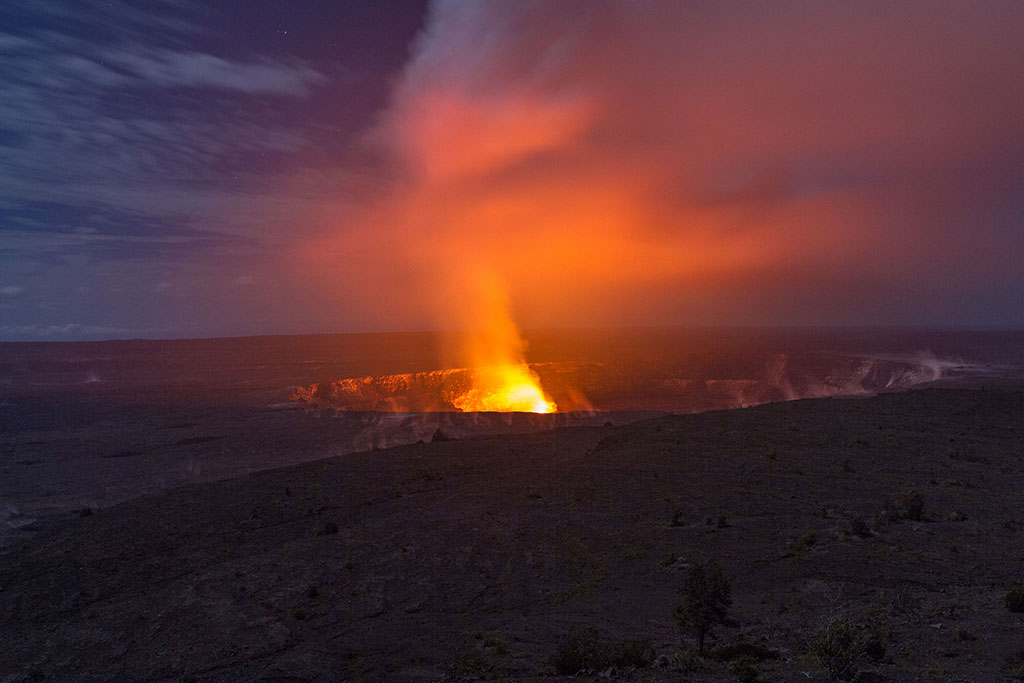 Long exposure image of the Kilauea eruption at night. (Credit: Chris Favero)