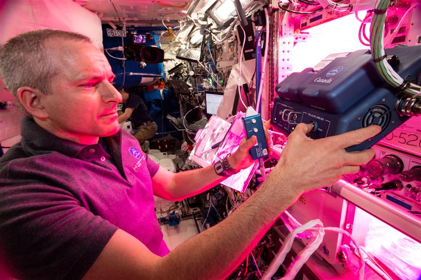 David Saint-Jacques and the Bio-Analyzer – David Saint-Jacques aboard the International Space Station