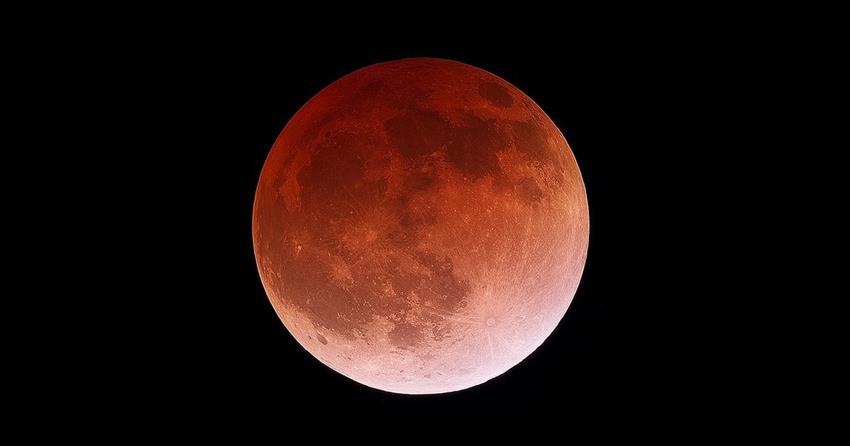 Éclipse lunaire totale de la super Lune de sang