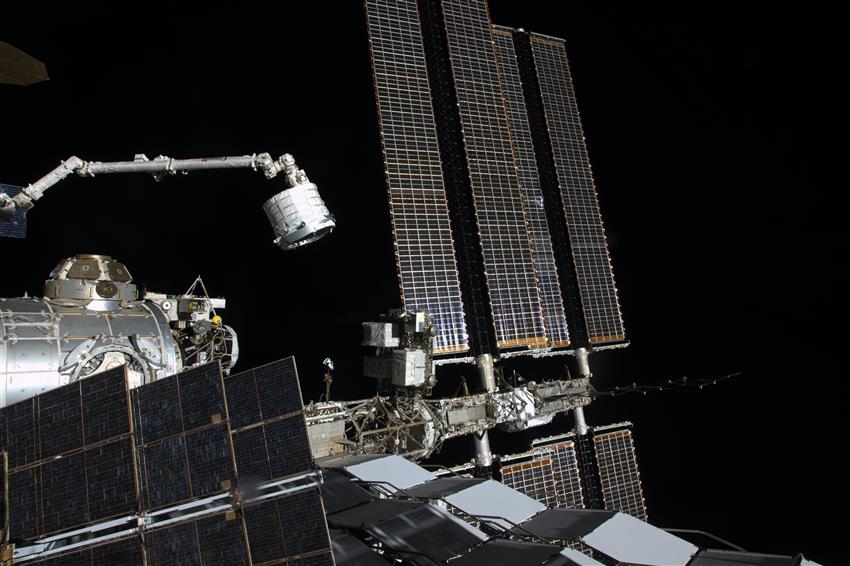 Le Canadarm2 installe BEAM