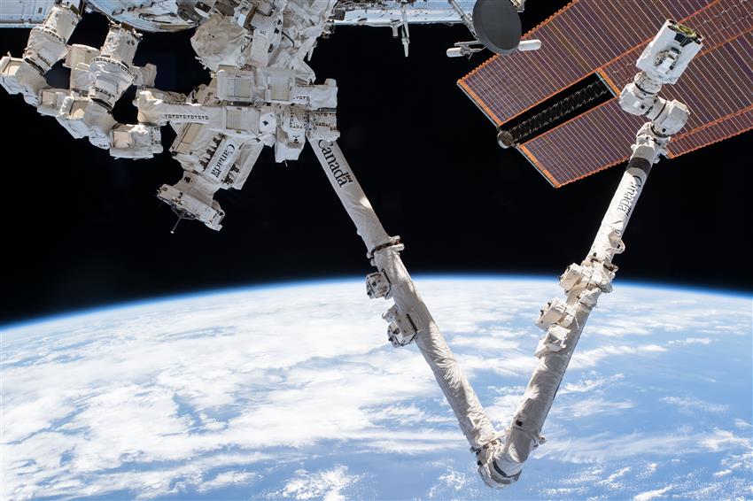 Canadarm2, Dextre, and Earth
