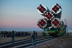 Taking the Soyuz rocket to the launch pad - Photo 3