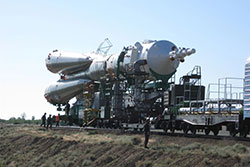 Taking the Soyuz rocket to the launch pad - Photo 2