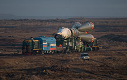 Taking the Soyuz rocket to the launch pad - Photo 1