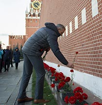 David Saint-Jacques lays flowers at the Kremlin Wall