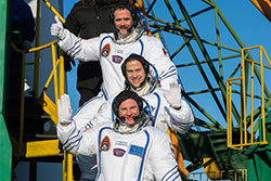 Expedition 34/35 crew ready to board the Soyuz rocket