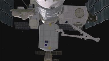 Vignette de la vidéo 'C'est jour de déménagement! Le Canadarm2 prépare la Station spatiale internationale à l'arrivée des futurs taxis spatiaux'