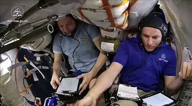 Vignette de la vidéo 'Préparatifs du retour sur Terre à bord du Soyouz'