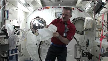 Vignette de la vidéo 'Chris Hadfield à propos des malaises dans l'espace'