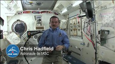 Vignette de la vidéo 'Chris Hadfield parle du passage d'un astéroïde à proximité de la Terre et des avantages procurés par la SSI'